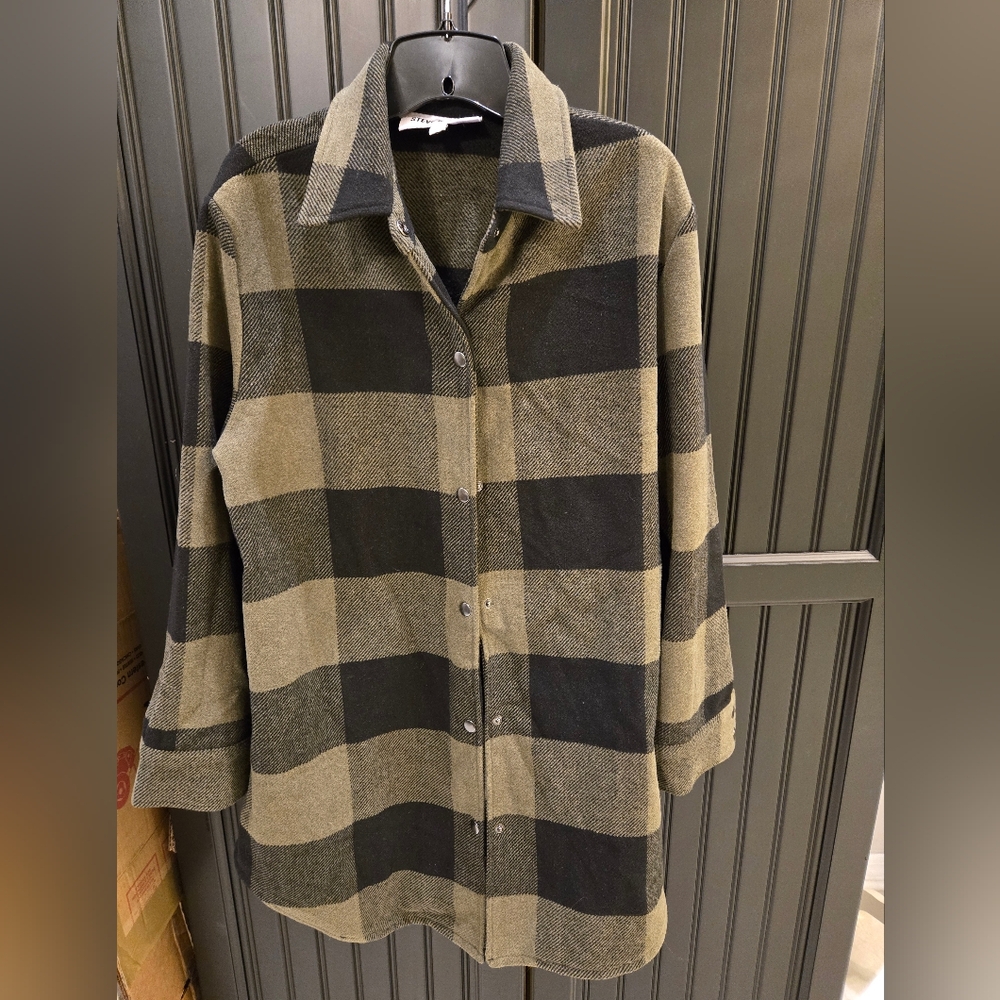 EUC Steve Madden Shacket Green and Black Plaid SIZE LARGE